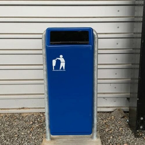 Buitenafvalbakken uit het kwalitatieve topsegment. Ook wandbevestiging leverbaar en als duo afvalbak (2 stuks aan 1 staander)